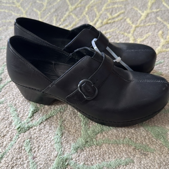 Dansko Tamara black leather buckle clogs 40 - Picture 3 of 6